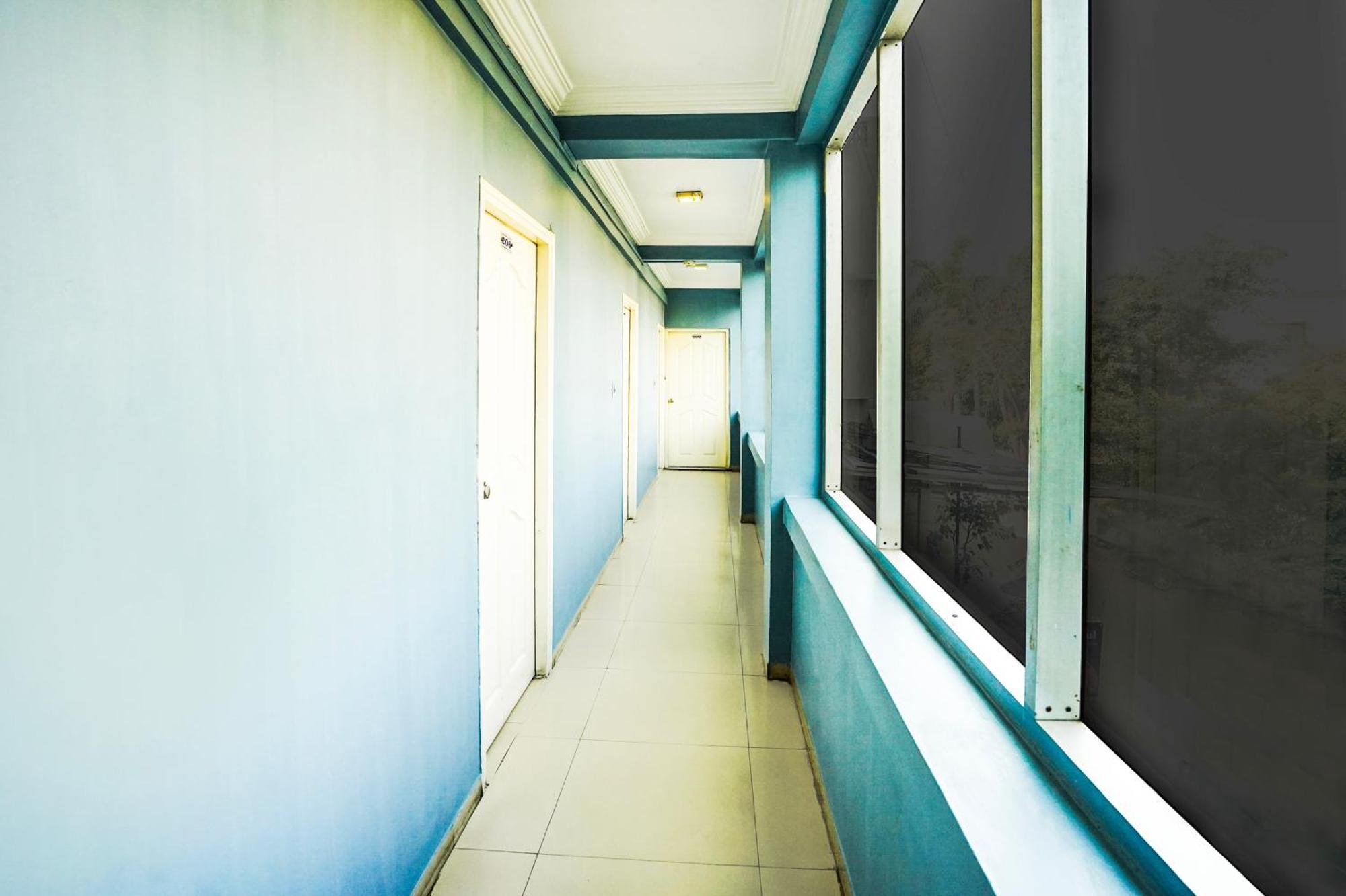 Hotel O Vibrant Residency Ahmedabad Exterior foto
