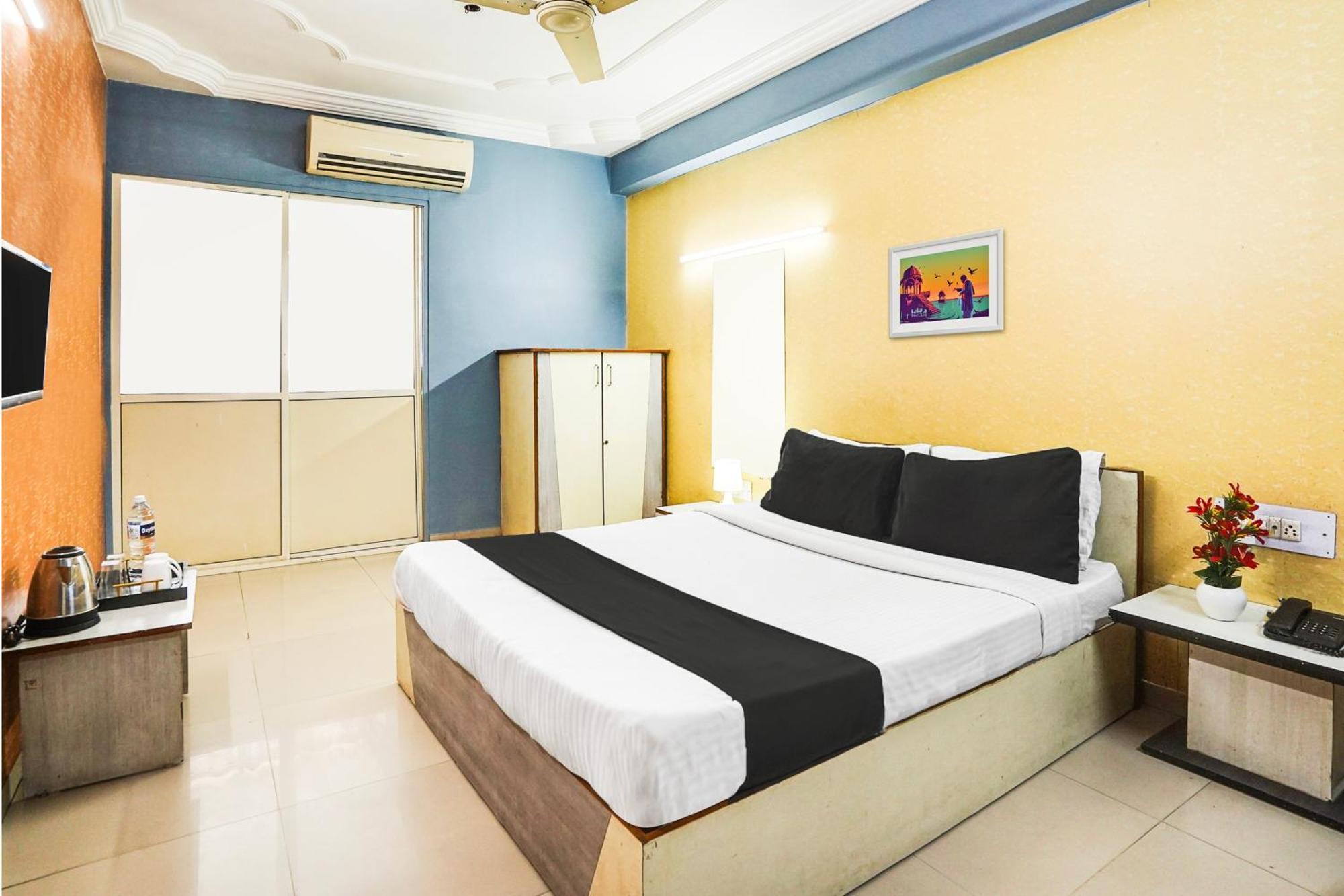 Hotel O Vibrant Residency Ahmedabad Exterior foto
