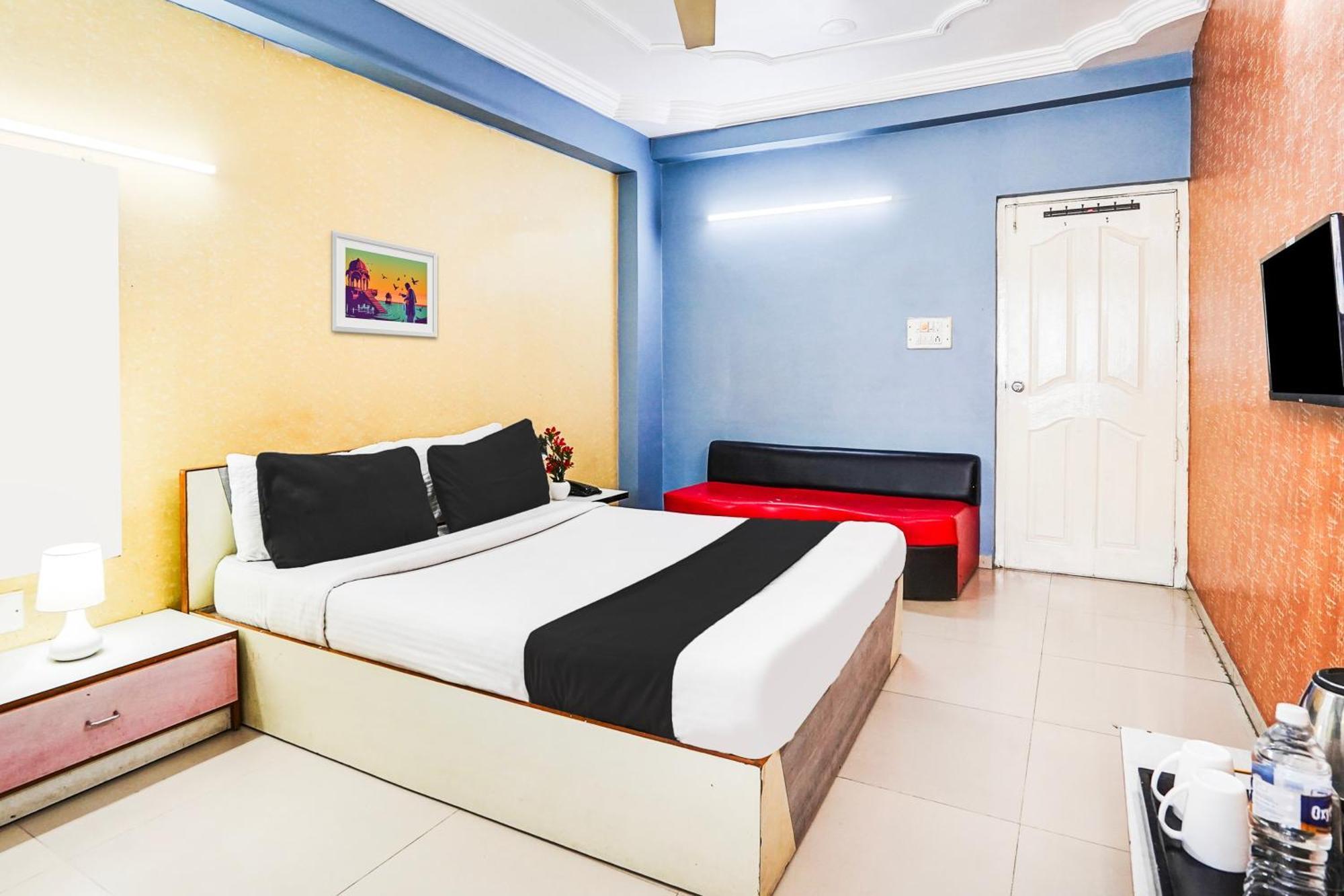 Hotel O Vibrant Residency Ahmedabad Exterior foto