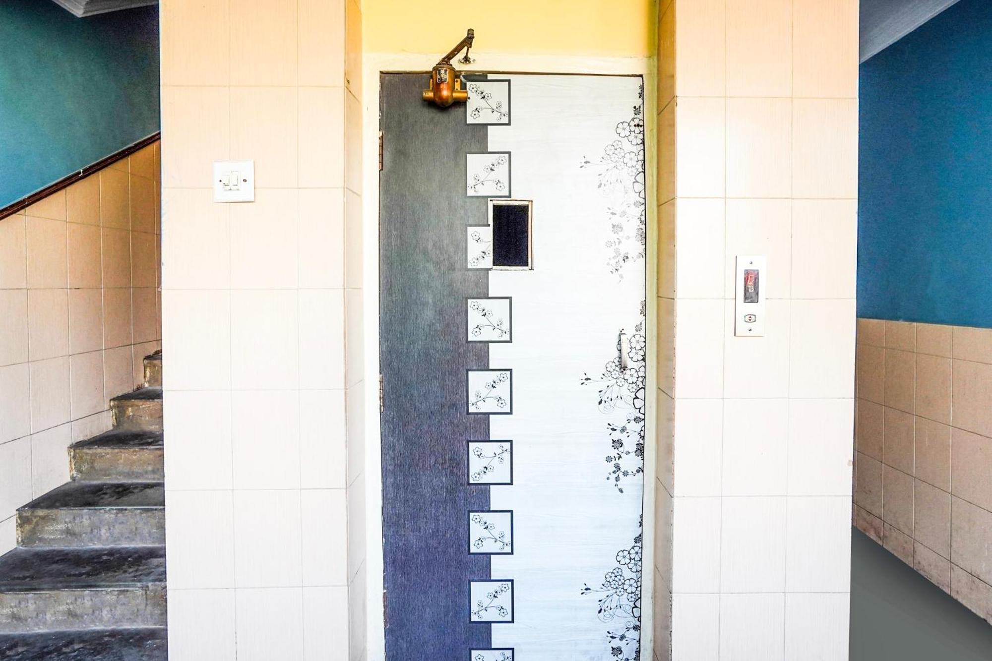 Hotel O Vibrant Residency Ahmedabad Exterior foto