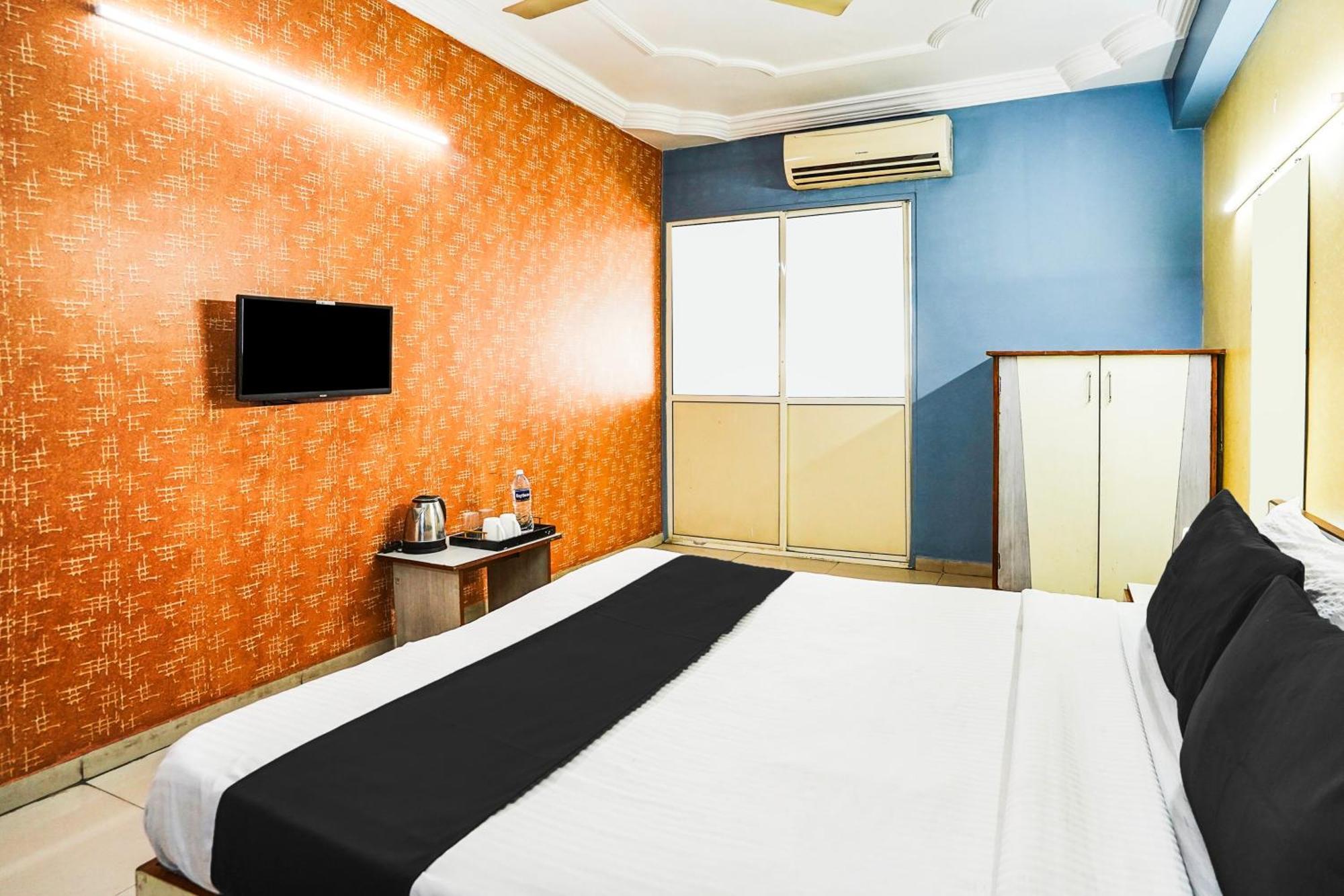 Hotel O Vibrant Residency Ahmedabad Exterior foto